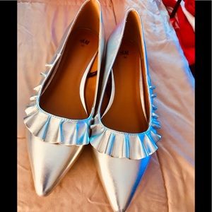 H&M silver ruffled pointy dress shoes